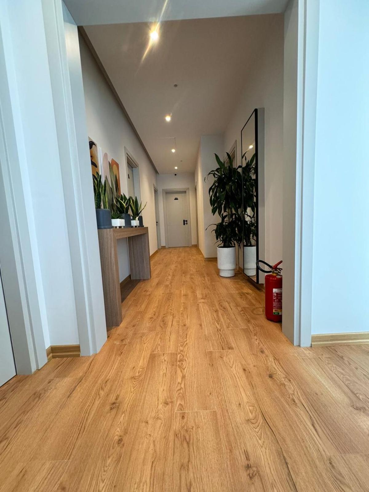 Izi Boutique Apartment Tiranë Ngoại thất bức ảnh