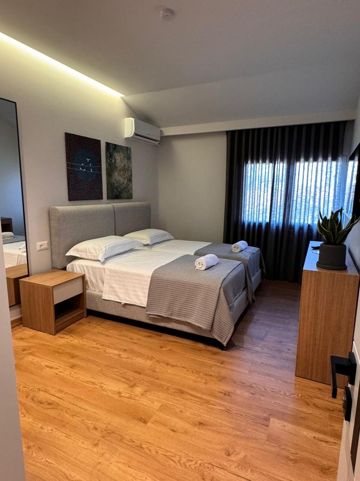 Izi Boutique Apartment Tiranë Ngoại thất bức ảnh