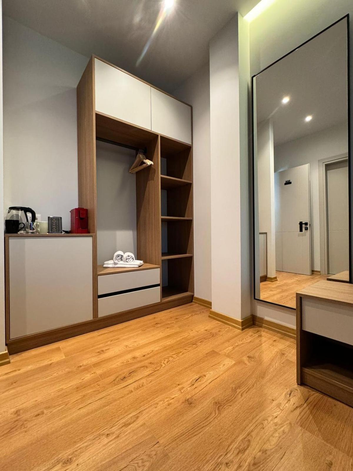 Izi Boutique Apartment Tiranë Ngoại thất bức ảnh