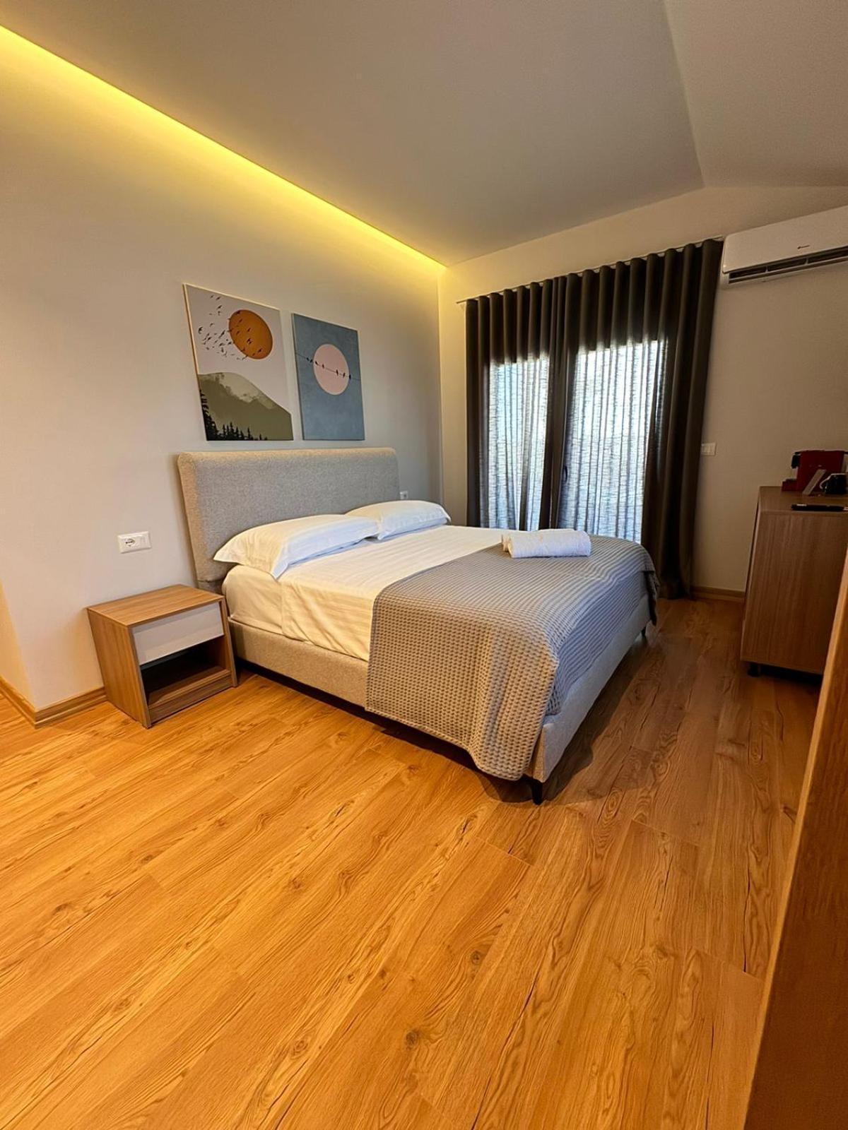 Izi Boutique Apartment Tiranë Ngoại thất bức ảnh