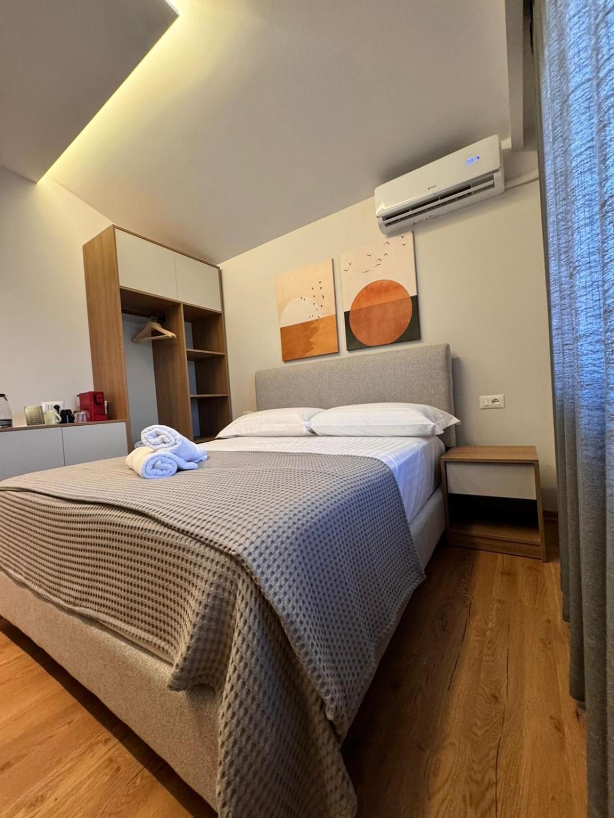 Izi Boutique Apartment Tiranë Ngoại thất bức ảnh