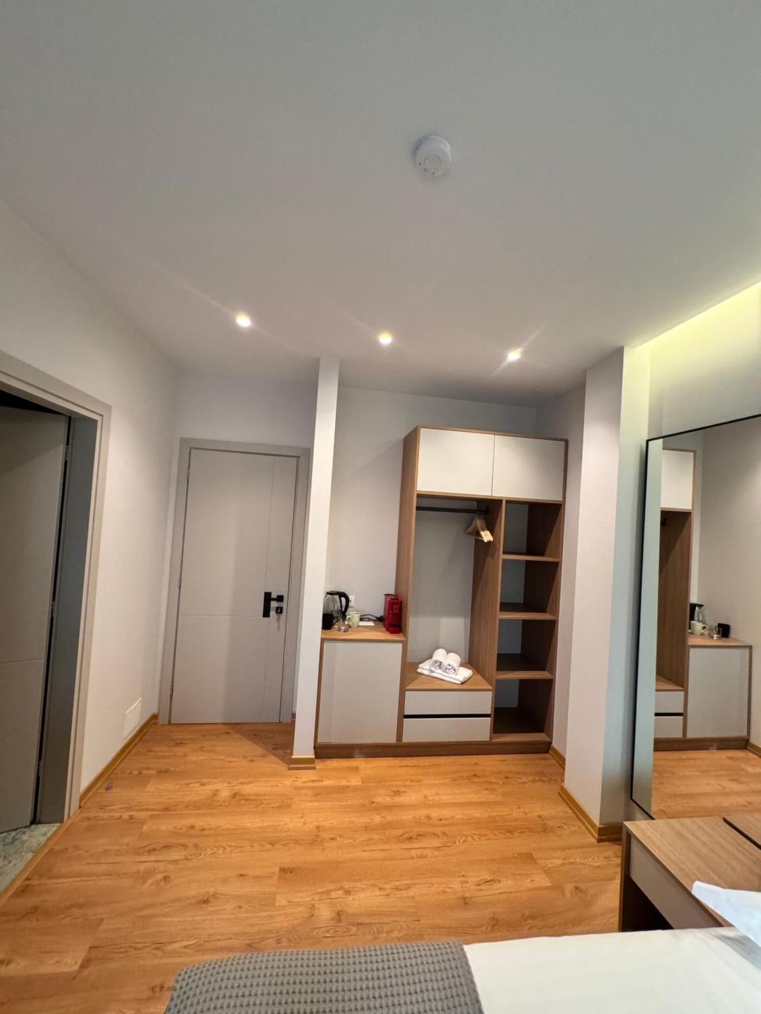 Izi Boutique Apartment Tiranë Ngoại thất bức ảnh