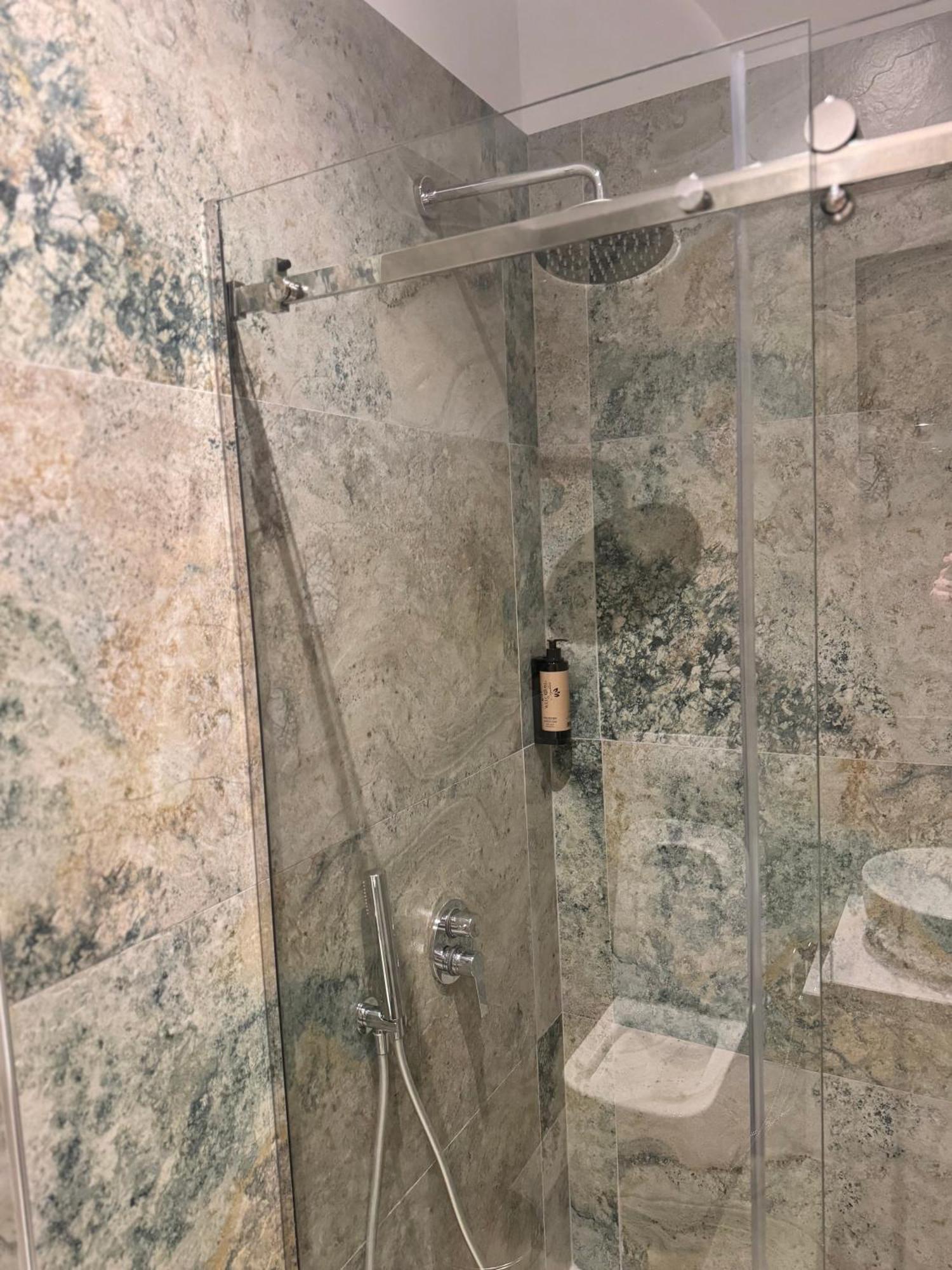 Izi Boutique Apartment Tiranë Ngoại thất bức ảnh