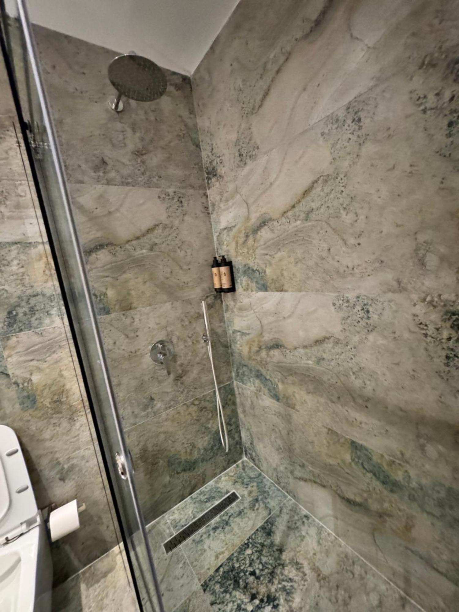 Izi Boutique Apartment Tiranë Ngoại thất bức ảnh