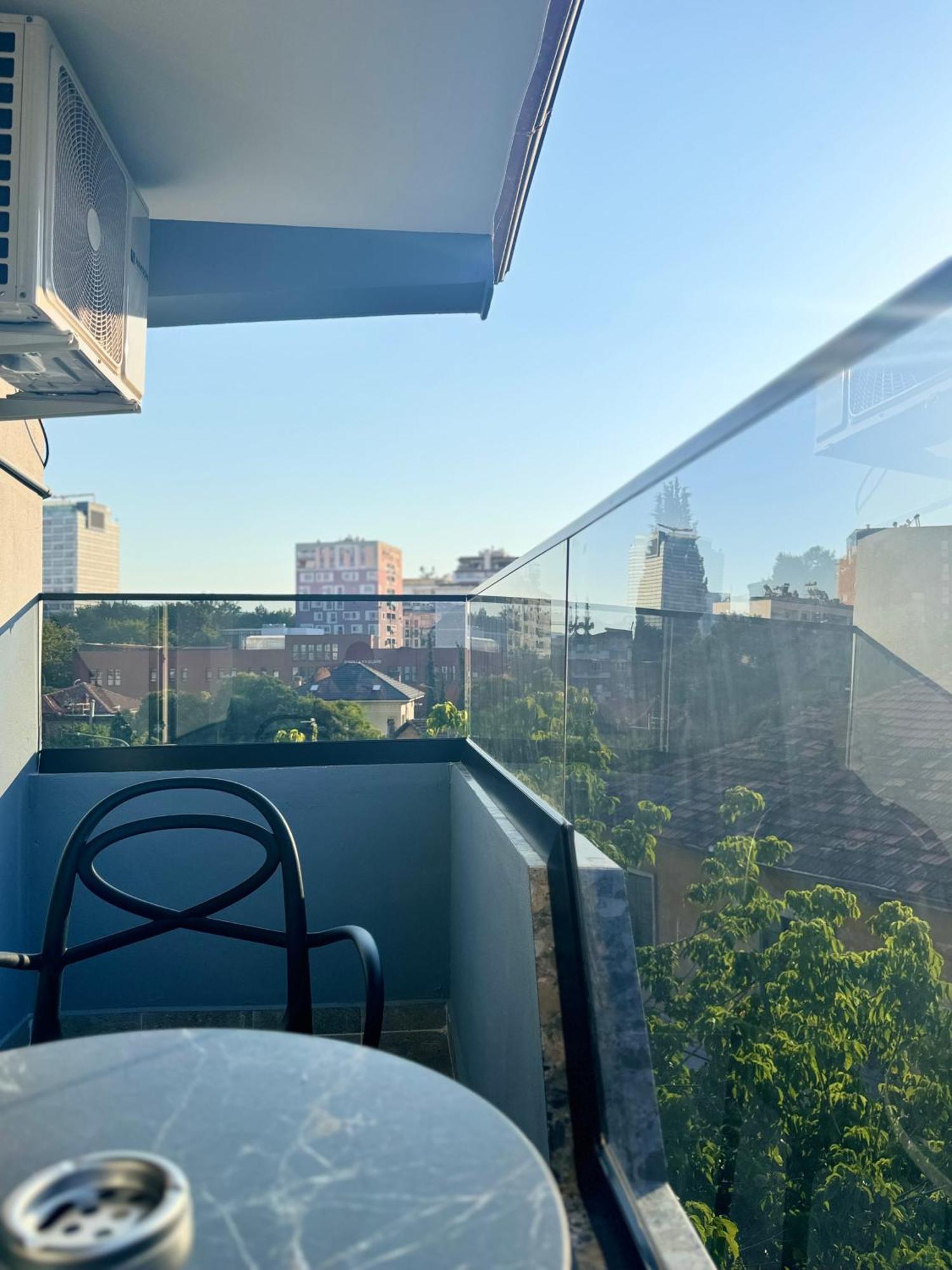 Izi Boutique Apartment Tiranë Ngoại thất bức ảnh