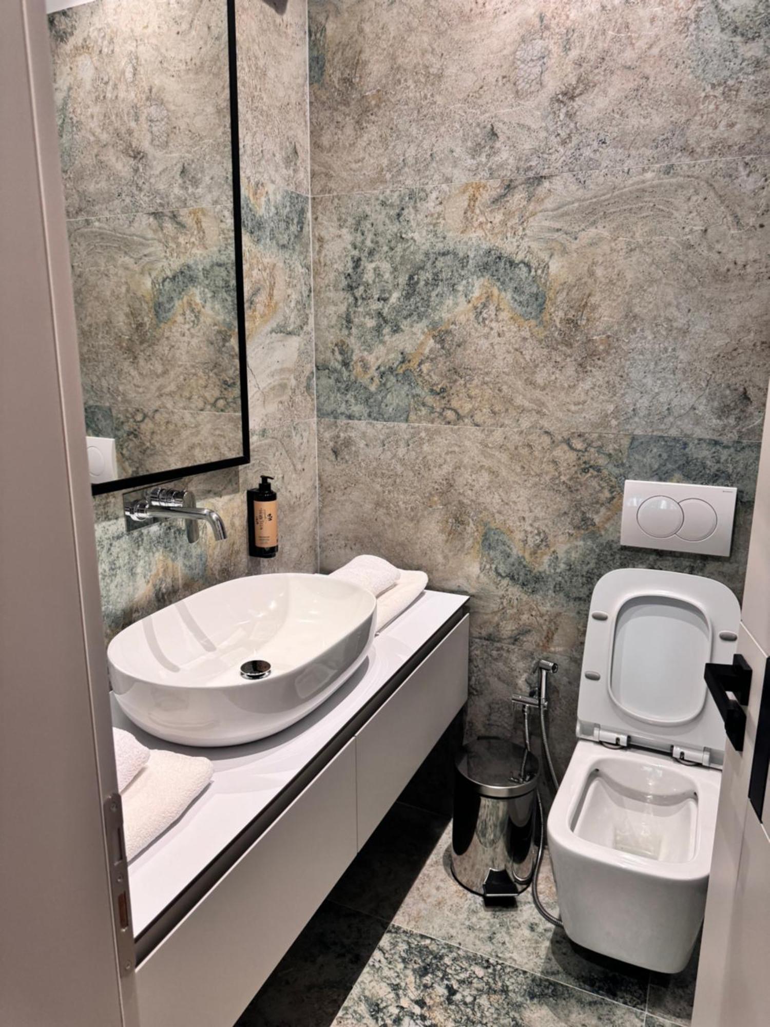 Izi Boutique Apartment Tiranë Ngoại thất bức ảnh