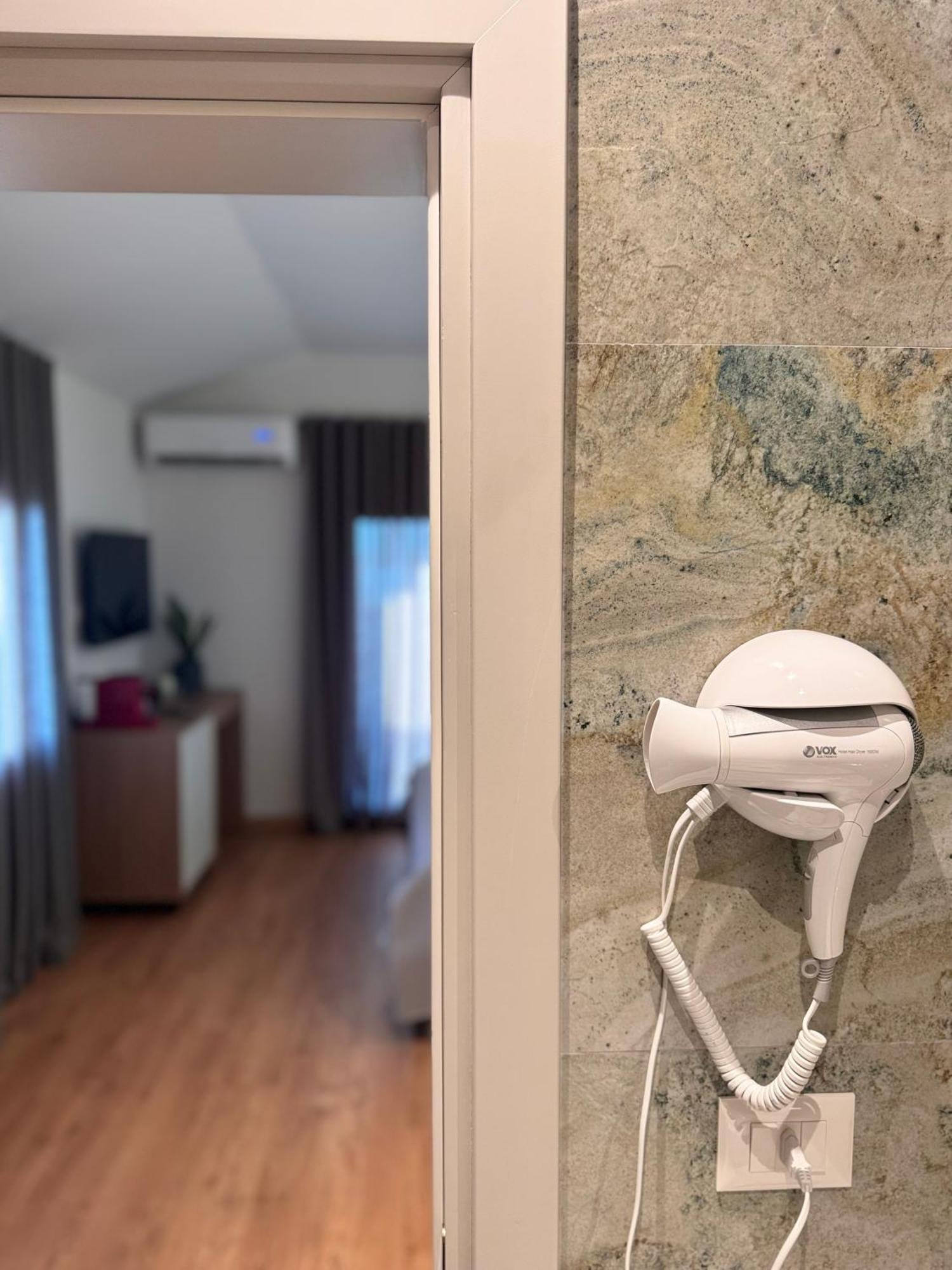 Izi Boutique Apartment Tiranë Ngoại thất bức ảnh