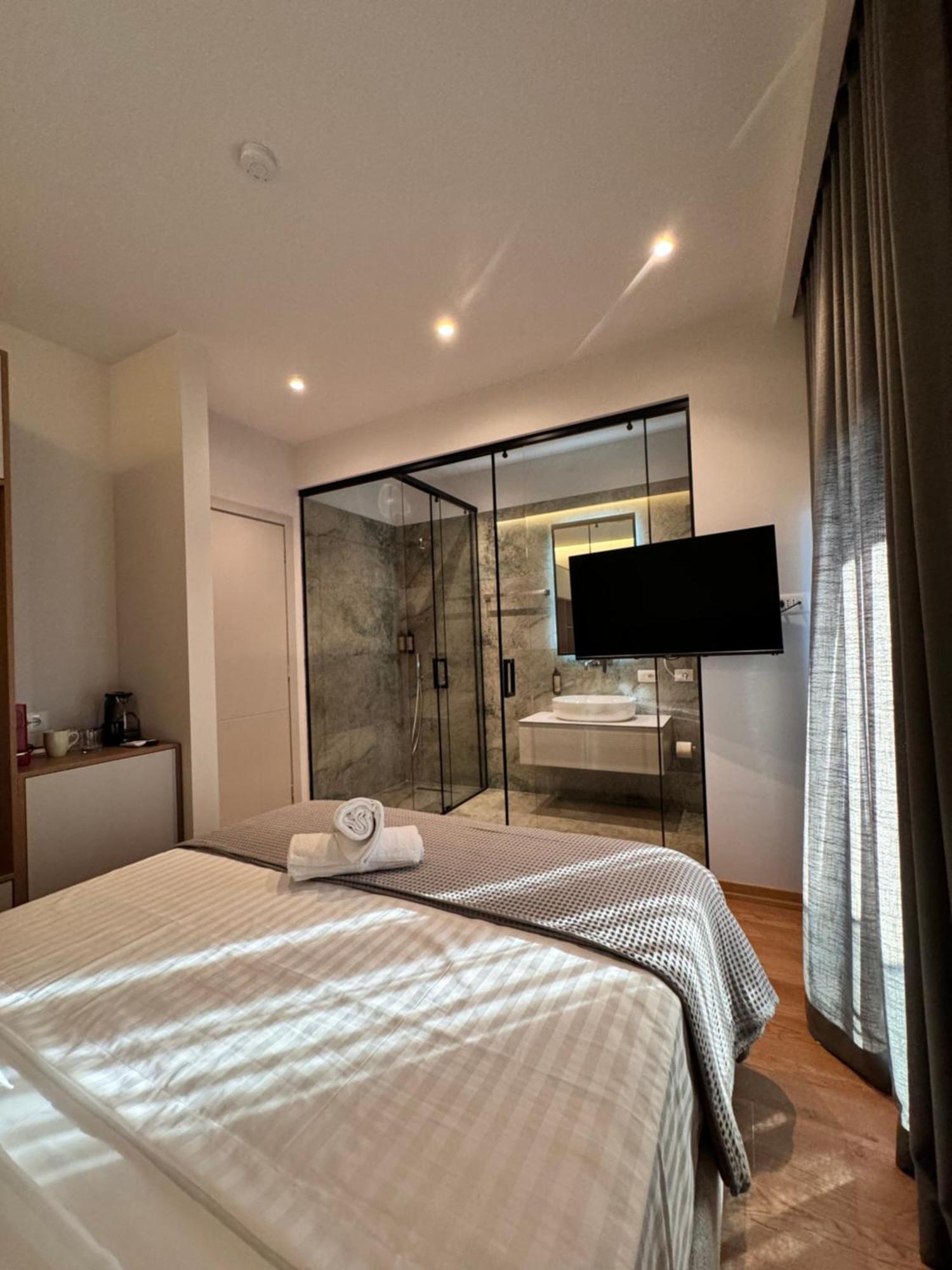 Izi Boutique Apartment Tiranë Ngoại thất bức ảnh