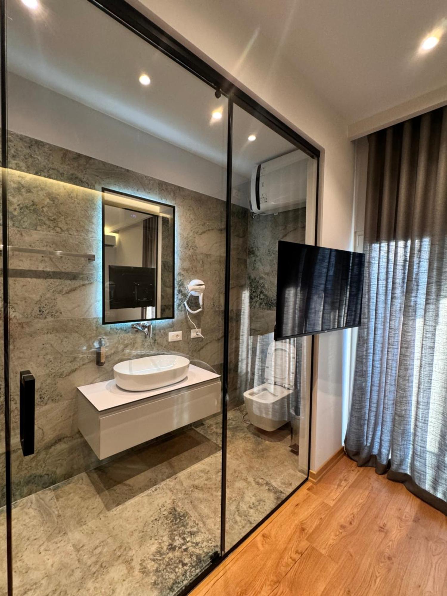 Izi Boutique Apartment Tiranë Ngoại thất bức ảnh