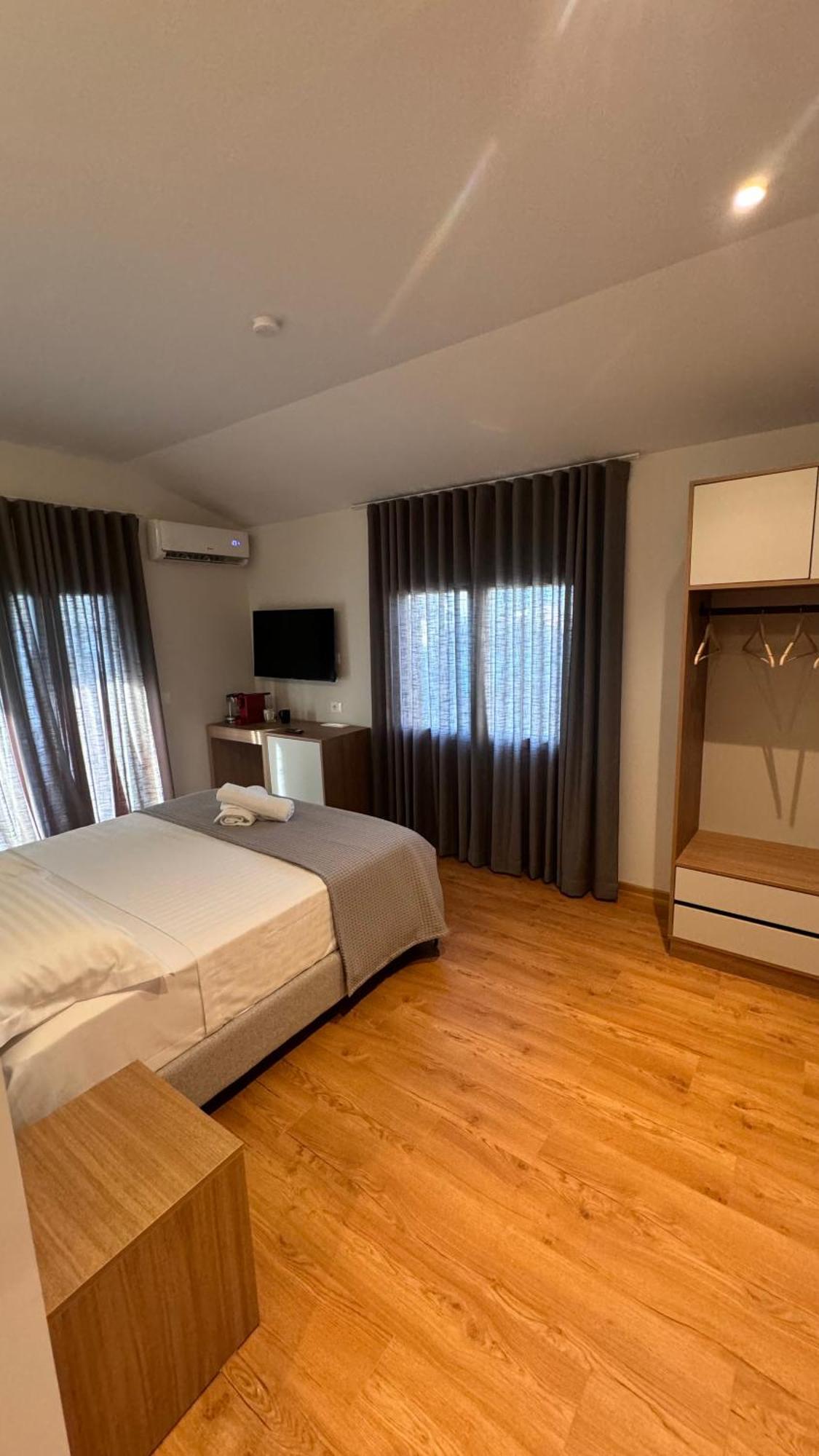 Izi Boutique Apartment Tiranë Ngoại thất bức ảnh