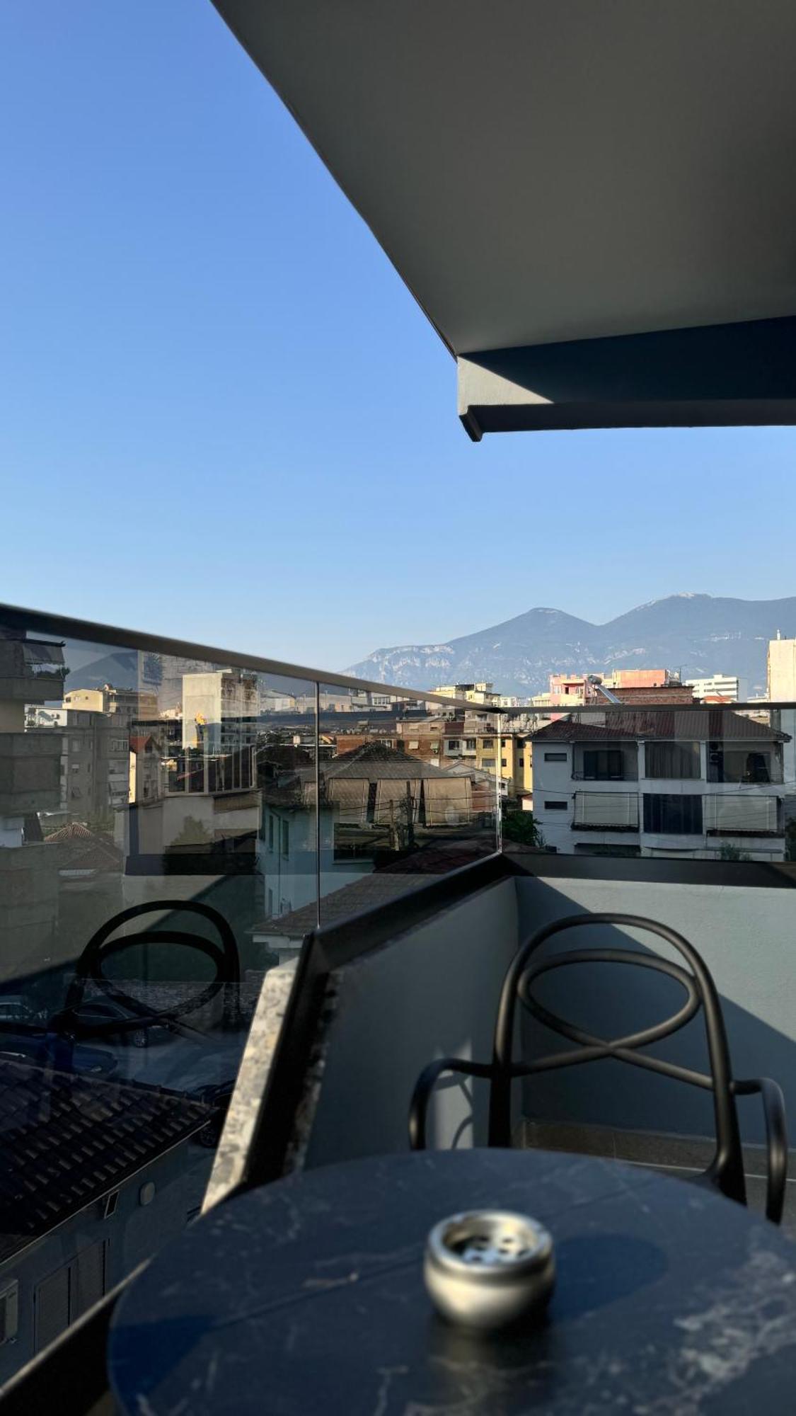 Izi Boutique Apartment Tiranë Ngoại thất bức ảnh