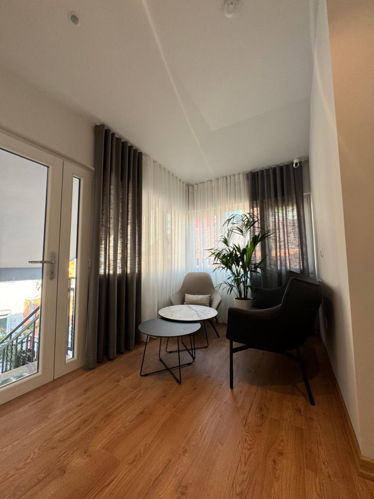 Izi Boutique Apartment Tiranë Ngoại thất bức ảnh